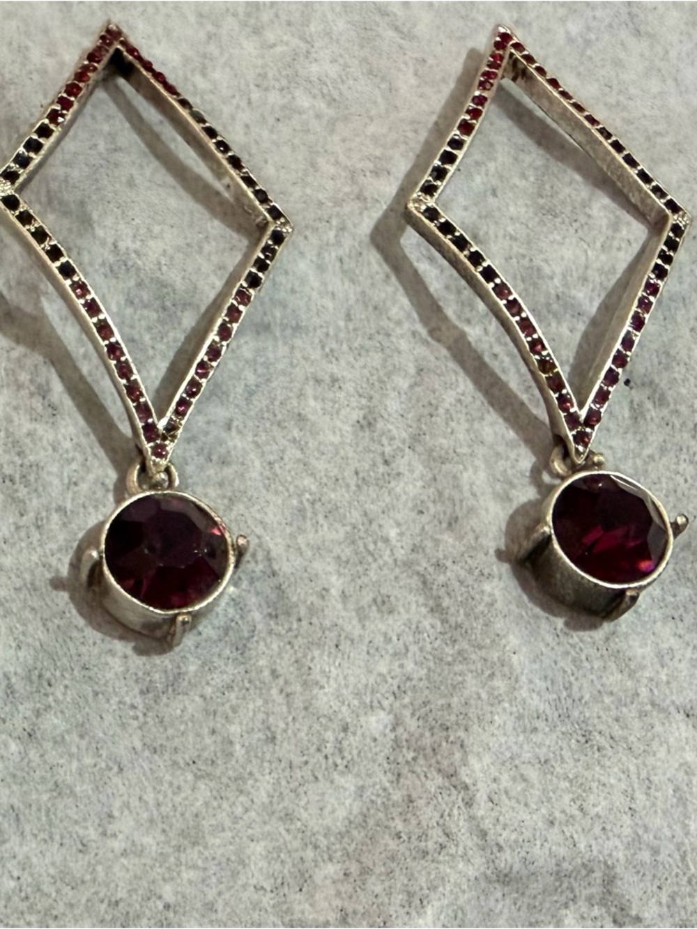Dangle Earrings 
Purple Rhinestone 
Diamond Shape 
Silvertone Post 
Pierced